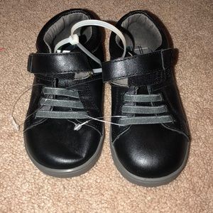 Toddler boy shoes. Size 6.5w